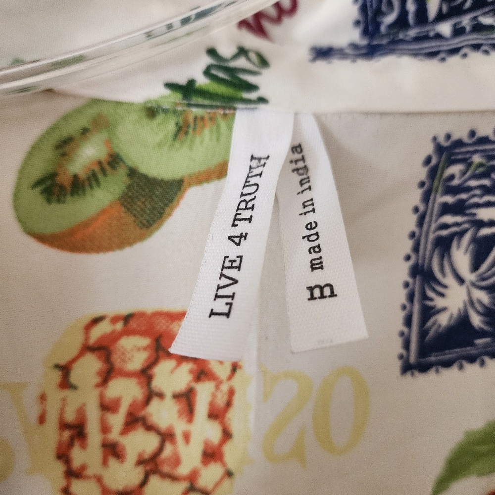 shirt dress with floral and graphic prints. Button-up front.pit To pit 19" - Picture 4 of 8